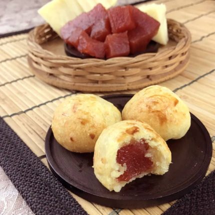 Bolinho de Queijo Assado com Goiabada